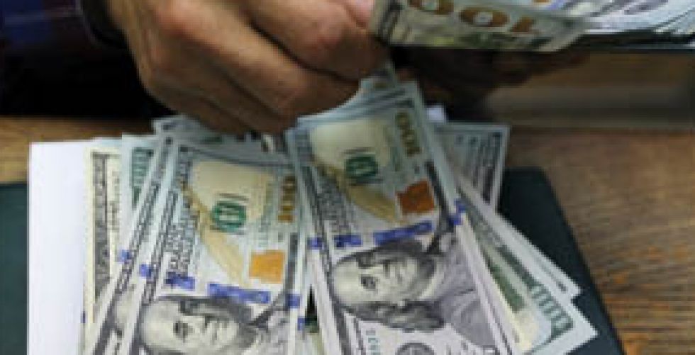 The dollar settles in the market at 1435 dinars