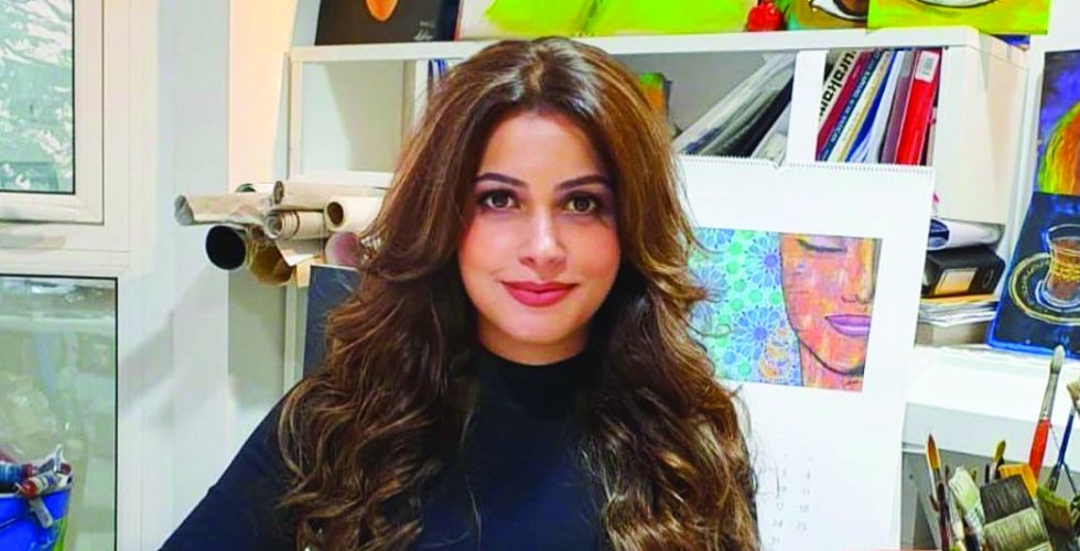 التشكيلية البحرينية لينا الأيوبي:هنالك بحر عظيم من الفنانين العراقيين