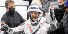 أول رائد فضاء ياباني إلى القمر